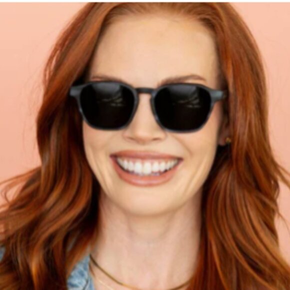 Peepers Sun Sebastian Reading Sunglasses in Charcoal Horn - Picture 3 of 3